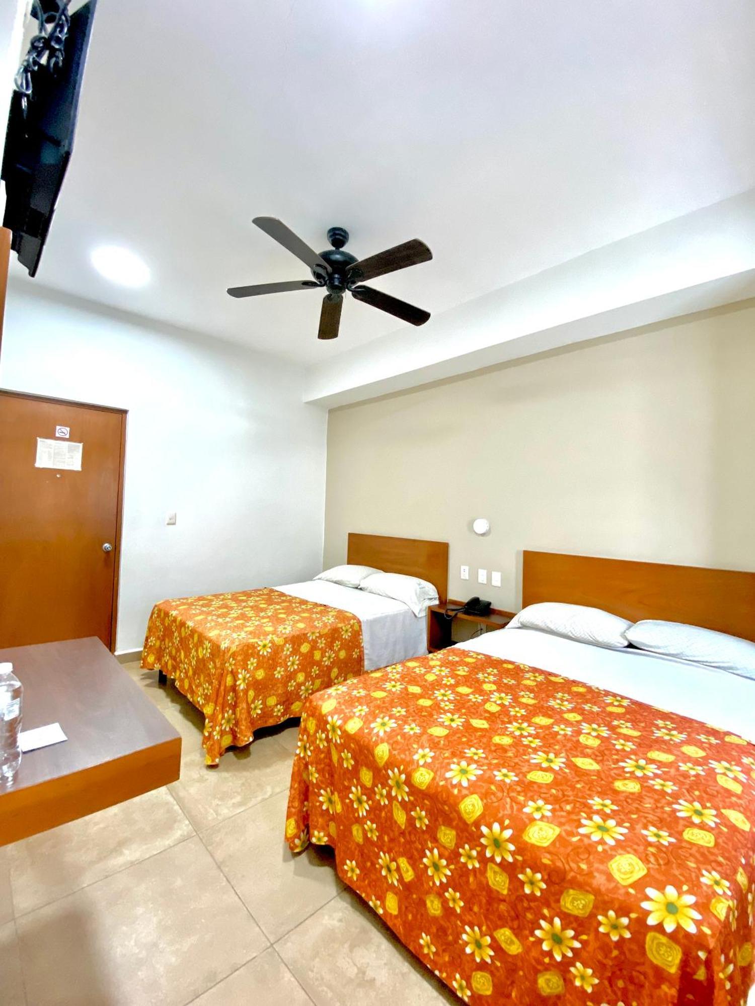 Hotel Delfines - A 2 Calles Del Acuario Veracruz Exteriör bild