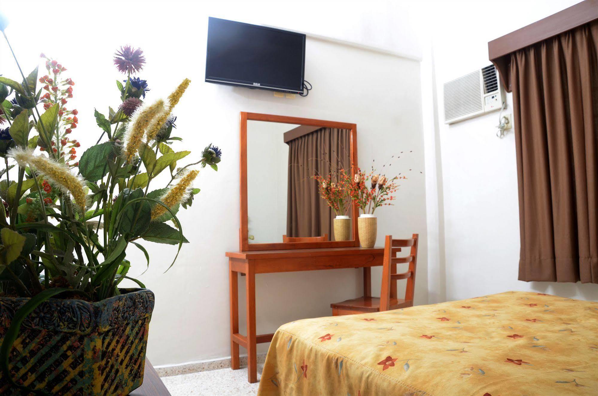 Hotel Delfines - A 2 Calles Del Acuario Veracruz Exteriör bild
